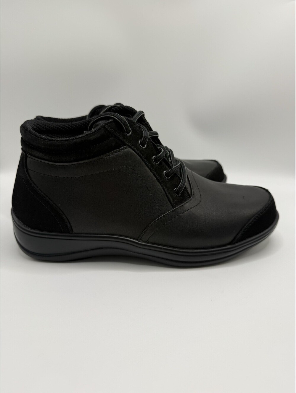 Orthofeet Delta 885 Comfort Orthopedic Black Leather Women`s Boots Size 8D NWOB